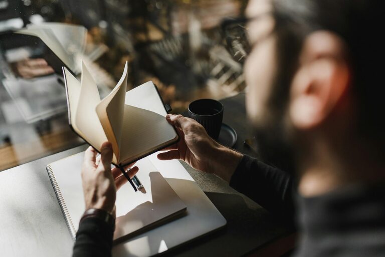 Beginner Guide to Journaling Every Day for a Happier Mind